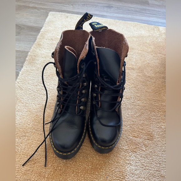 🍂NWOT Dr. Martens LEONA WOMEN'S VINTAGE SMOOTH LEATHER HEELED BLACK BOOTS - Picture 10 of 16